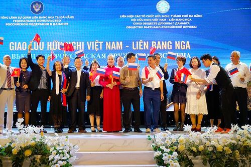 Giao lưu hữu nghị 'Nước Nga - Mãi mãi một tình yêu'
