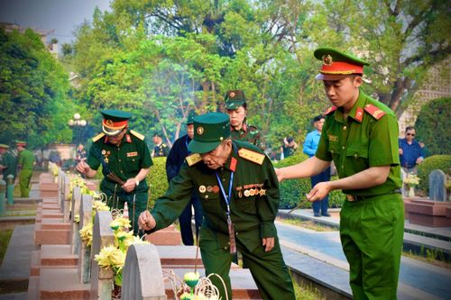 Xứng danh người lính Cụ Hồ