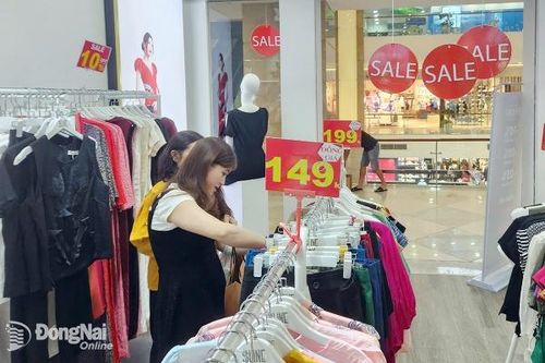 Giảm giá hàng hóa để kích cầu tiêu dùng