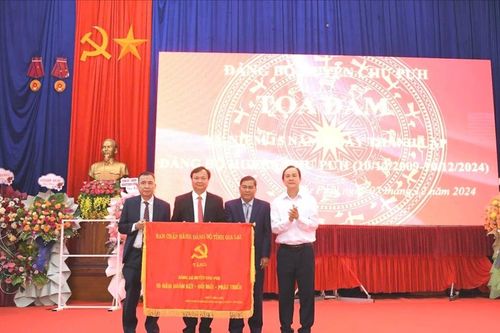 Tọa đàm Kỷ niệm 15 năm Ngày thành lập Đảng bộ huyện Chư Pưh
