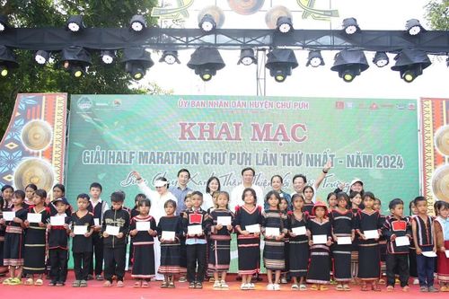 Khai mạc giải chạy Half Marathon Chư Pưh 2024