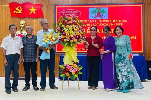 Ra mắt Câu lạc bộ Liên thế hệ tự giúp nhau thôn Vĩnh Châu
