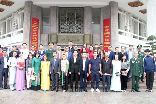 Đoàn Đại biểu tỉnh Lai Châu tham quan Cụm Di tích lịch sử - văn hóa Ba Đình