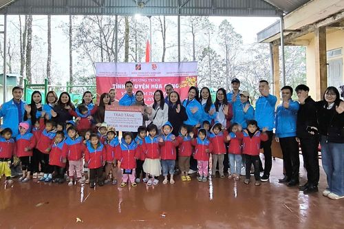 Chương trình tình nguyện 'Vì đàn em thân yêu năm 2024'
