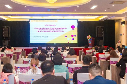 Tập huấn kiến thức, kỹ năng cho cán bộ dân số tuyến huyện, tuyến xã