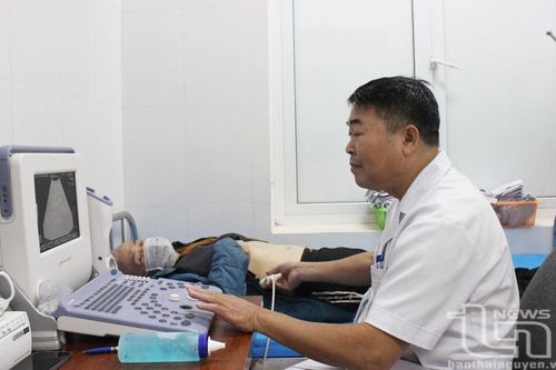 220 người có công được khám bệnh miễn phí