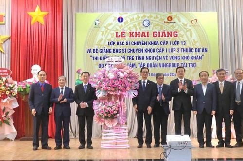 Bàn giao 30 bác sỹ trẻ và khai giảng khóa đào tạo bác sỹ chuyên khoa cấp I