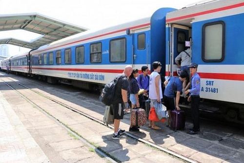Vận tải phục vụ Tết: Tăng chuyến, tăng cả giá vé