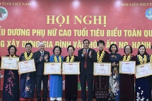 Biểu dương 291 phụ nữ cao tuổi tiêu biểu toàn quốc
