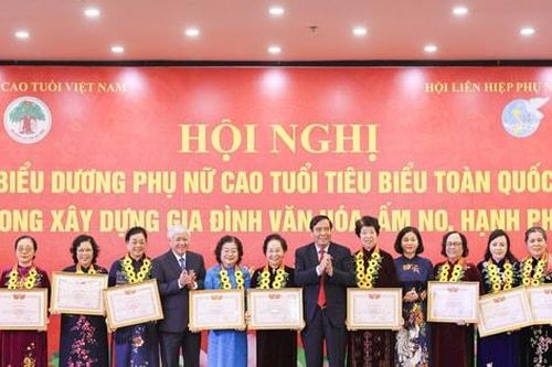 Biểu dương 291 phụ nữ cao tuổi tiêu biểu toàn quốc