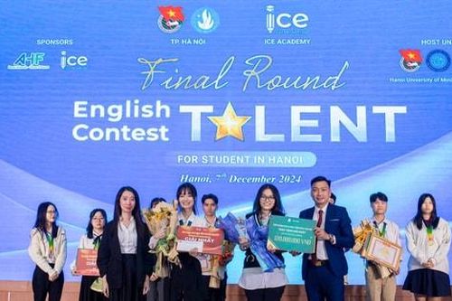 Hai nữ sinh sư phạm giành giải Nhất cuộc thi tài năng Anh ngữ