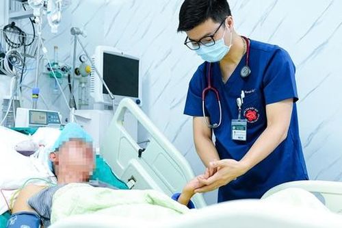 Người đàn ông đối diện 'cửa tử' vì chủ quan với căn bệnh nguy hiểm, thường gia tăng trong mùa lạnh