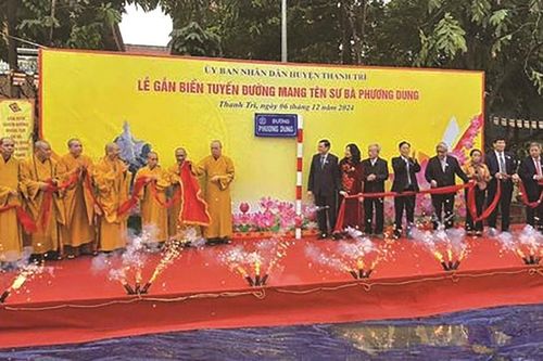 Hà Nội gắn biển tên đường mang tên sư bà Phương Dung