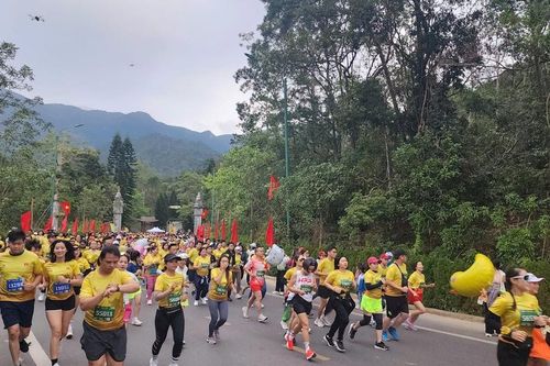 Gần 6.000 vận động viên tham gia chạy trên đường đua Yên Tử