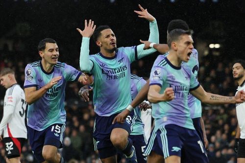 Bài đá phạt góc lại giải cứu Arsenal