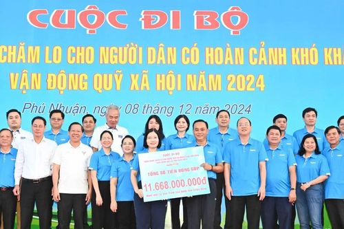 Hơn 4.000 người đi bộ góp hơn 11,6 tỷ đồng chăm lo người dân khó khăn