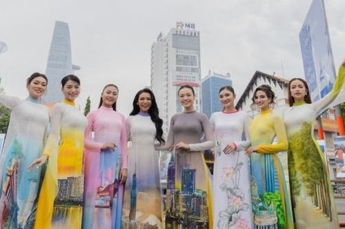 Hoa hậu Brazil và dàn người đẹp Việt trình diễn áo dài lụa họa tiết phong cảnh TP. Hồ Chí Minh