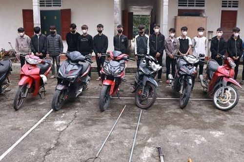 Bắt nhóm 'quái xế' mang hung khí rượt đánh người đi đường
