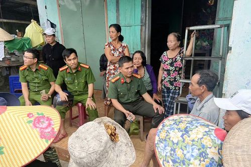 Người phụ nữ gửi thư cảm ơn công an đã kiên trì suốt 17 giờ giúp tìm cha già đi lạc trong rừng