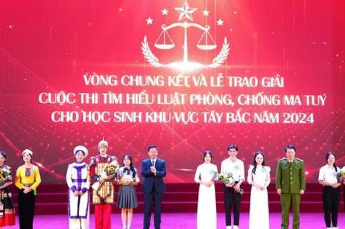 Học sinh rẻo cao thi hiểu biết pháp luật phòng, chống ma túy