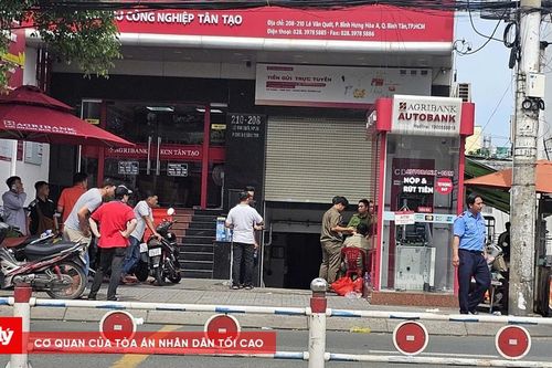 Vụ đập trụ ATM ngân hàng: Do túng quẫn