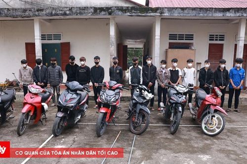 Nhóm đối tượng cầm hung khí rượt đuổi, gây thương tích cho người đi đường