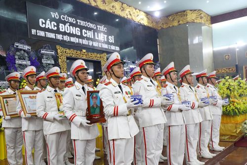 Tiễn biệt 12 liệt sĩ Quân khu 7 hy sinh khi diễn tập