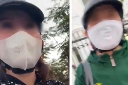 Hai người phụ nữ lôi kéo học sinh đi dự Lễ Giáng sinh tại Hà Nội
