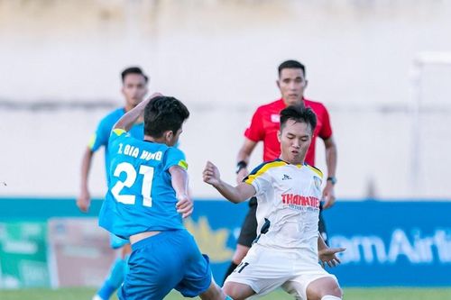 Phận 'người thừa' của 2 cầu thủ trẻ Sông Lam Nghệ An