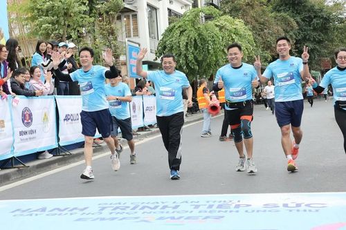 Giải chạy Hành trình tiếp sức gây quỹ hỗ trợ cho bệnh nhân ung thư