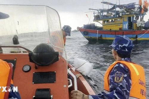 Quảng Trị: Cứu hộ thành công tàu cá gặp nạn trên biển