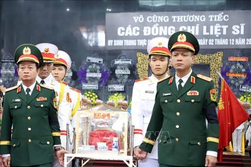 Trang trọng lễ tang 12 liệt sỹ Quân khu 7 hy sinh trong khi thực hiện nhiệm vụ diễn tập