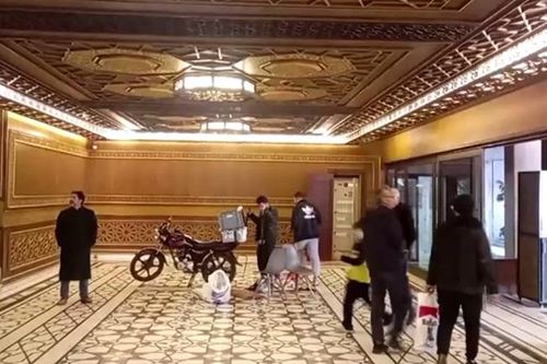 Video người dân Syria đi lại tự do trong dinh tổng thống