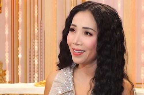 'Nữ hoàng phòng trà' - Quỳnh Lan trở lại sau thời gian dài tạm giải nghệ, tiết lộ cuộc sống nơi trời Tây