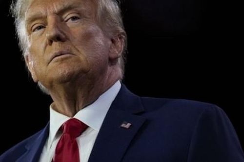 Ông Trump bắn phát súng cảnh báo sớm vào những đối thủ cạnh tranh tiềm tàng của USD