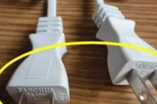 Tại sao phích cắm nước ngoài có một lỗ nhỏ, sau khi hỏi chủ, tôi hối hận vì đã không biết điều đó sớm hơn