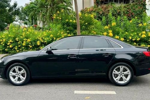 Lăn bánh 39.000 km, Audi A4 rao bán chưa bằng 1/2 giá xe mới