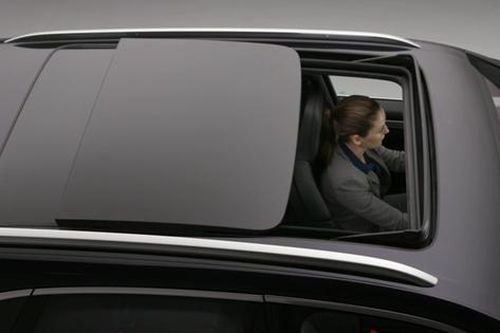 Porsche bị kiện vì dột nước mưa qua cửa sổ trời