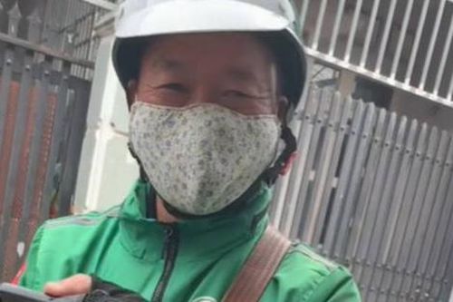 Cô gái đặt trà sữa về uống, ngỡ ngàng khi biết danh tính shipper