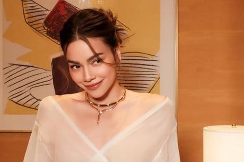 Hồ Ngọc Hà đẹp tựa 'nữ thần' với trang phục xuyên thấu