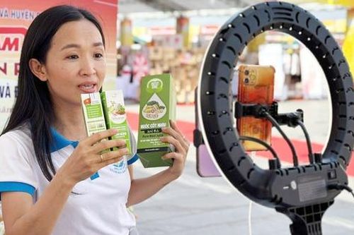 Phụ nữ Quảng Nam nỗ lực đẩy mạnh chuyển đổi số