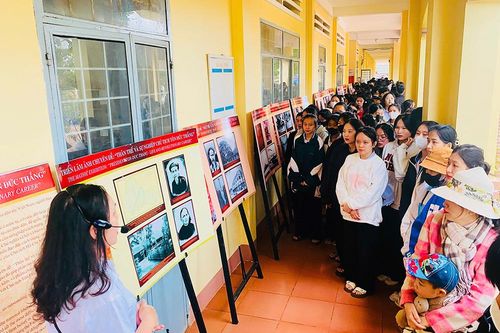 Triển lãm ảnh chuyên đề 'Thân thế và sự nghiệp Chủ tịch Tôn Đức Thắng' tại tỉnh Đắk Lắk