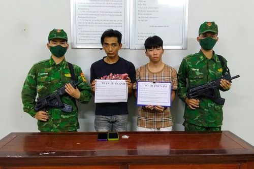 Bắt giữ 2 đối tượng mang ma túy về Việt Nam