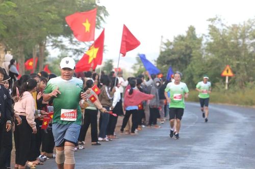 Hào hứng chinh phục cung đường Half Marathon Chư Pưh