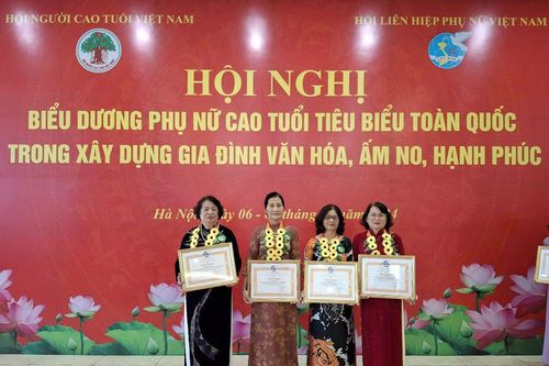 Khánh Hòa có 4 phụ nữ cao tuổi được biểu dương toàn quốc