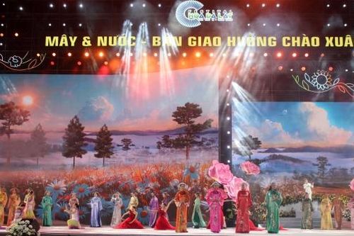 Hơn 14 ngàn khán giả nồng nhiệt xem Mây & Nước - Bản giao hưởng chào Xuân