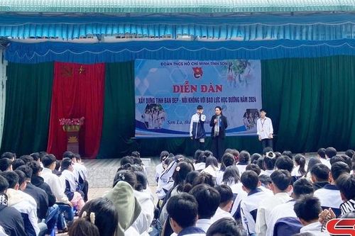 Diễn đàn 'Xây dựng tình bạn đẹp - nói không với bạo lực học đường'