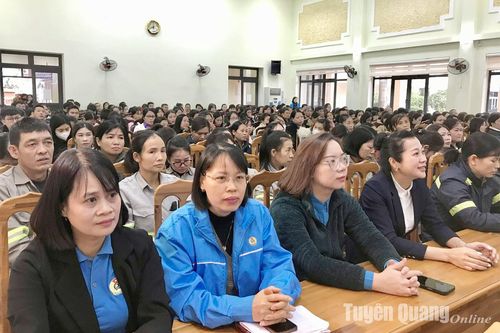 300 đoàn viên, công nhân lao động tham gia Diễn đàn về lao động trẻ em