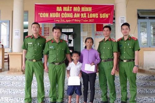 Trưởng Công an xã vùng cao được đồng bào Hre tin yêu