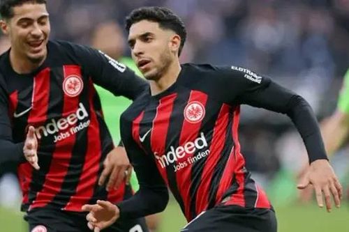 Frankfurt hòa Augsburg, lỡ cơ hội gia tăng khoảng cách với Leverkusen